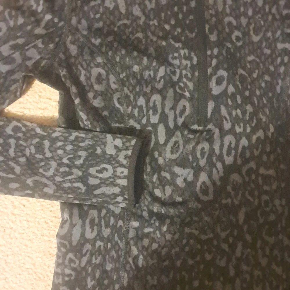 M&S GOODMOVE TOP.   SIZE 8 - Picture 3 of 15